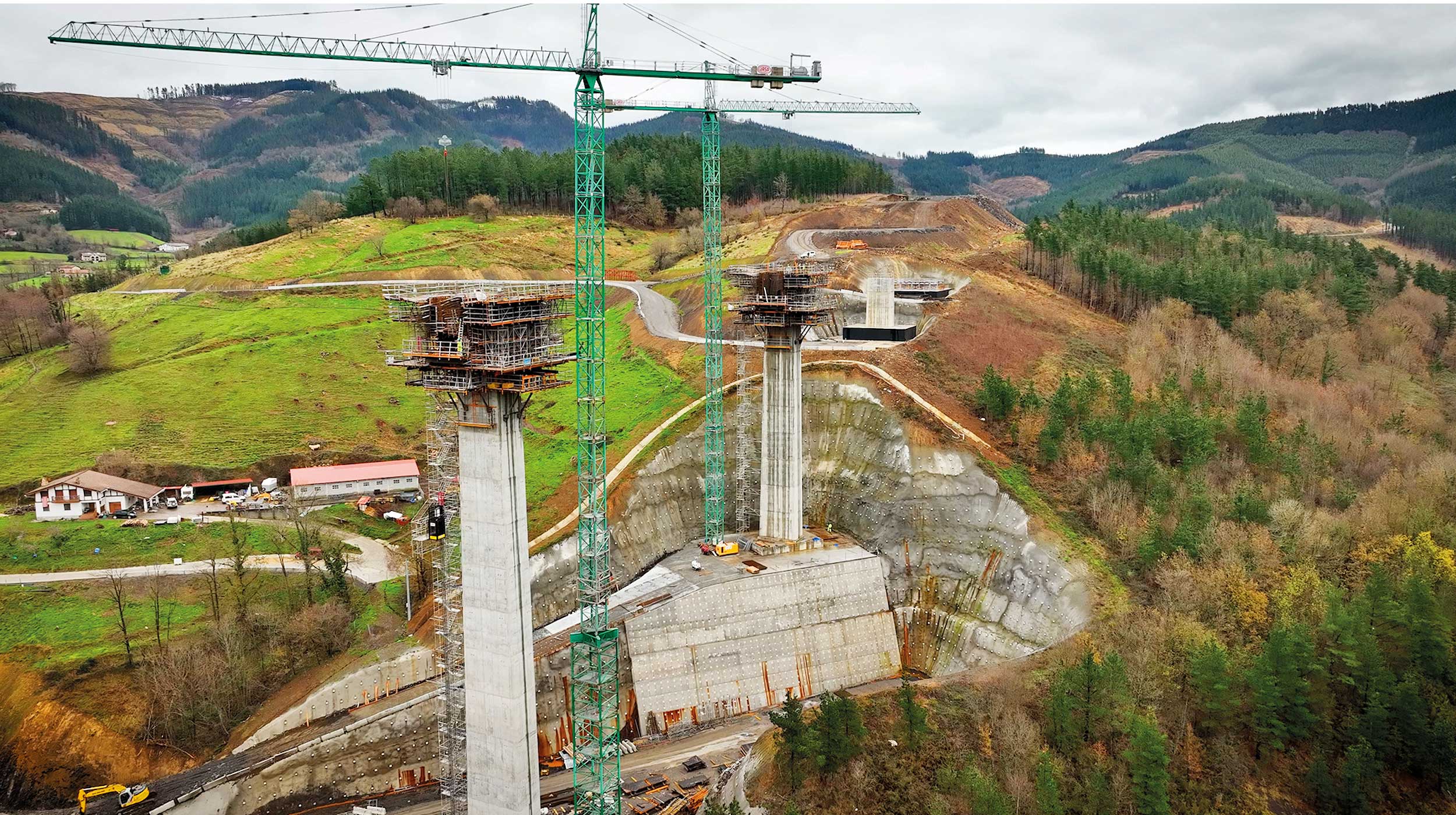 El viaducto de Zumelegi forma parte de la plataforma de alta velocidad que conectará las tres principales ciudades del País Vasco.